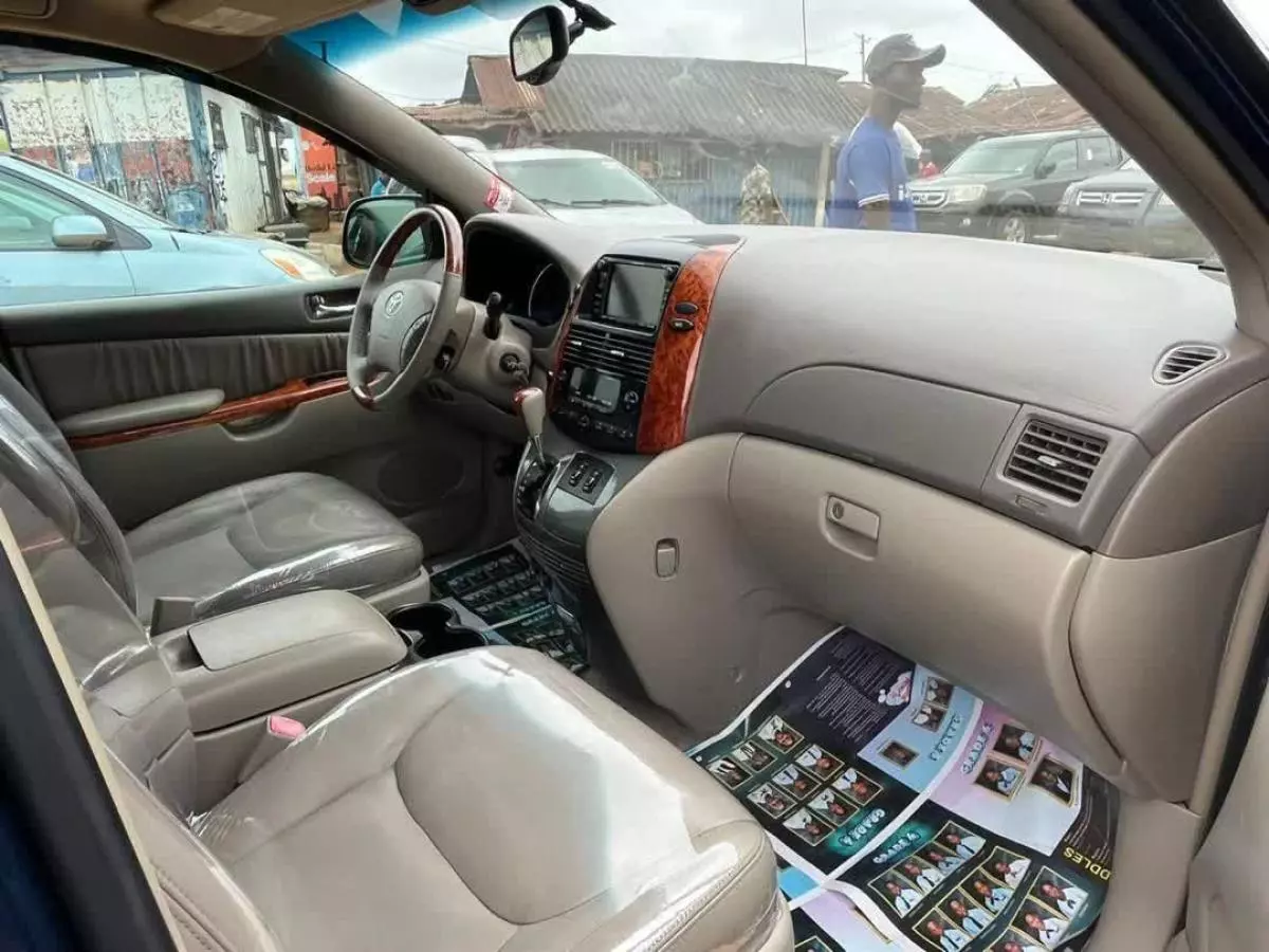 Toyota Sienna   - 2006