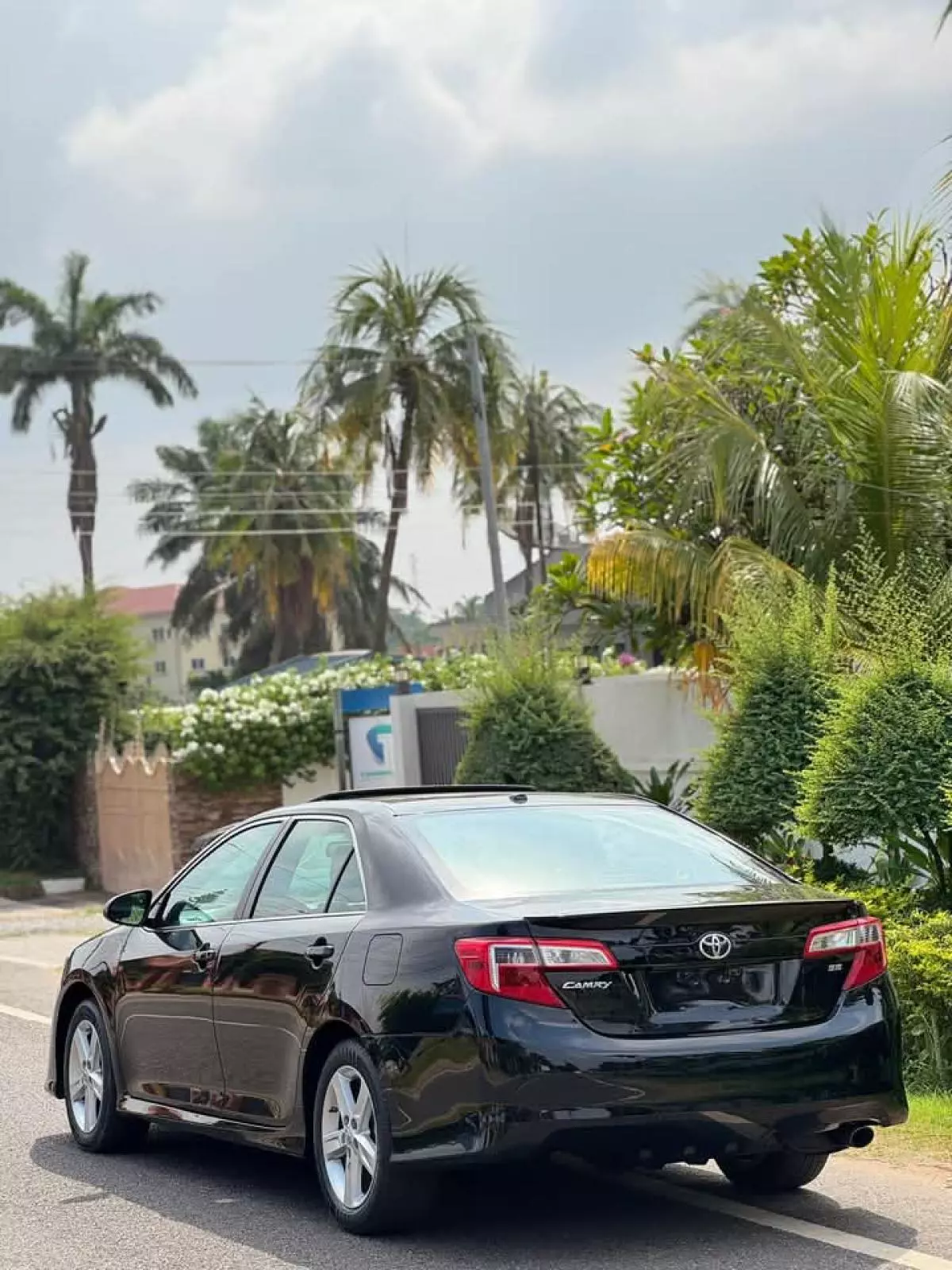 Toyota Camry   - 2014