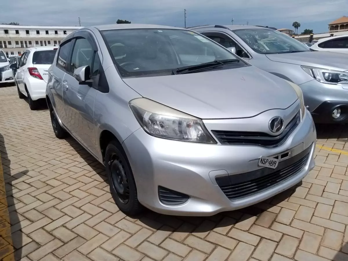 Toyota Vitz   - 2011