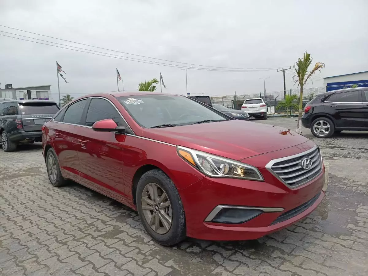 Hyundai Sonata   - 2016