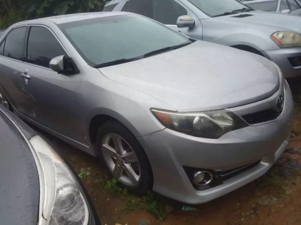 Toyota Camry   - 2013