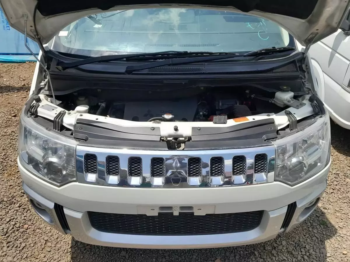 Mitsubishi Delica  - 2016