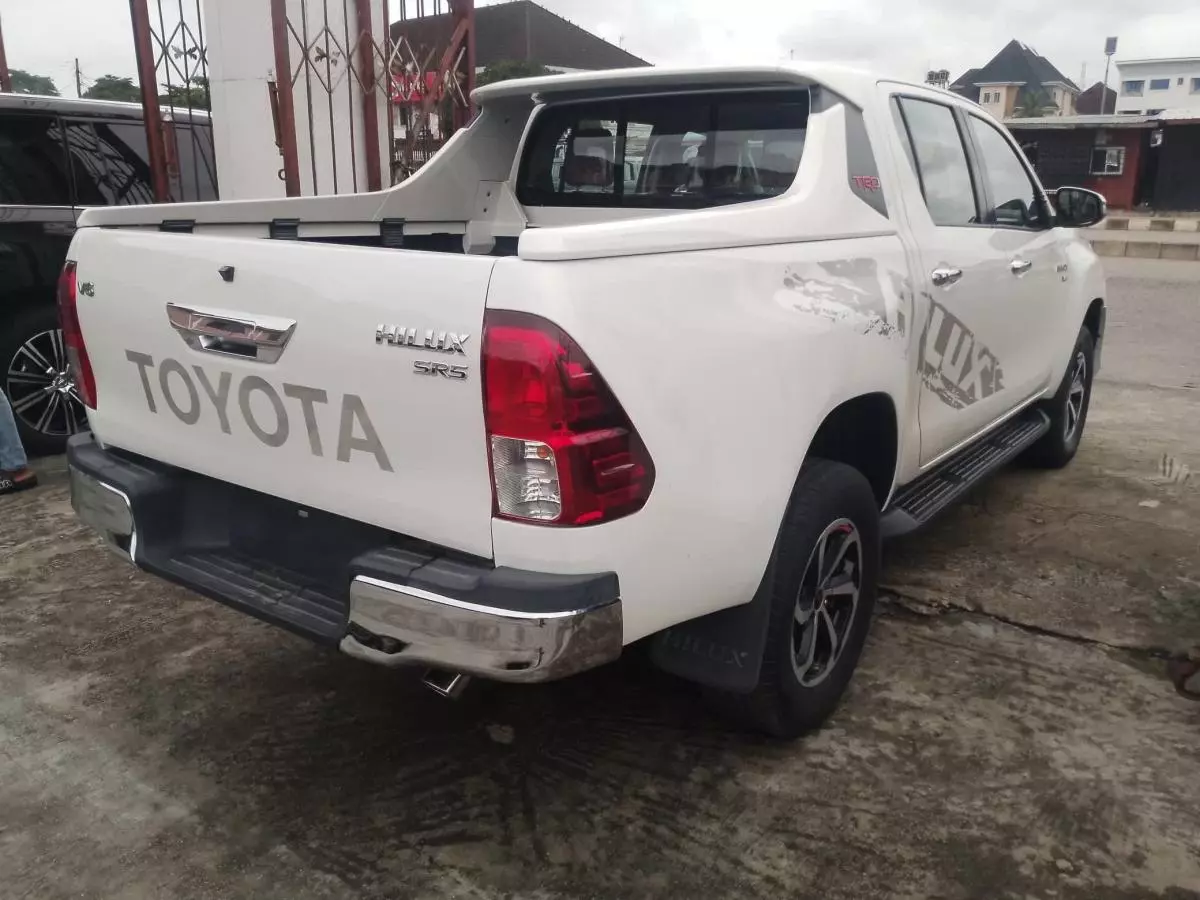 Toyota Hilux   - 2020