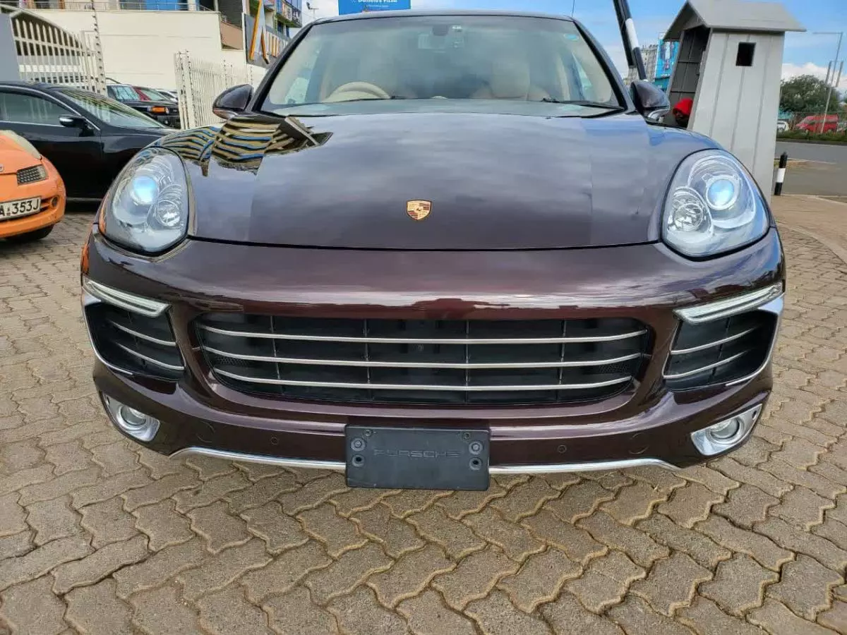 Porsche Cayenne - 2015