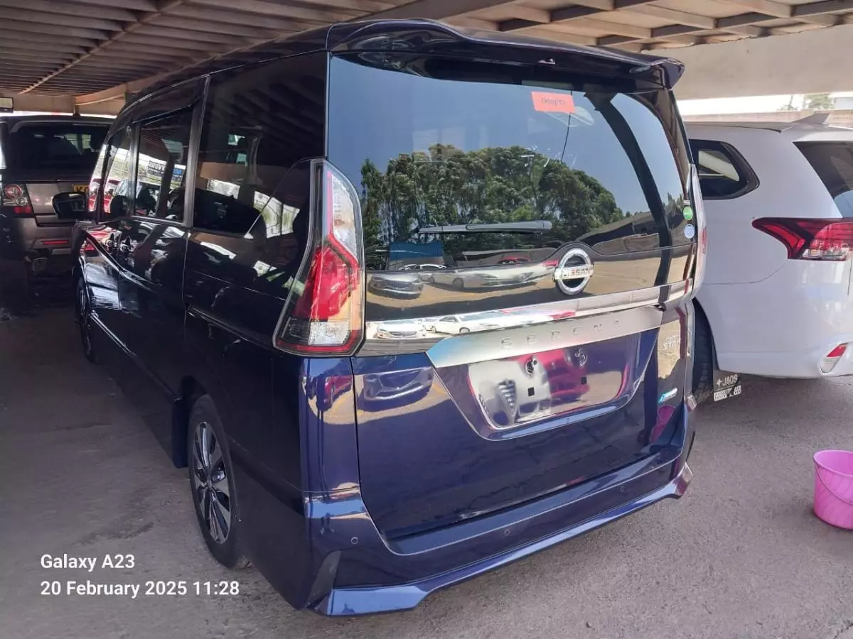 Nissan Serena Hybrid    - 2017