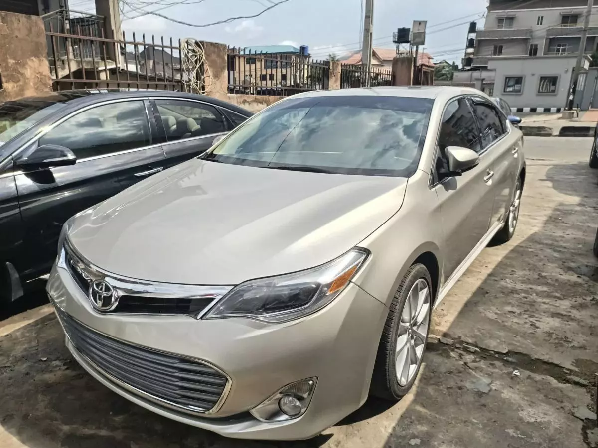 Toyota Avalon   - 2013