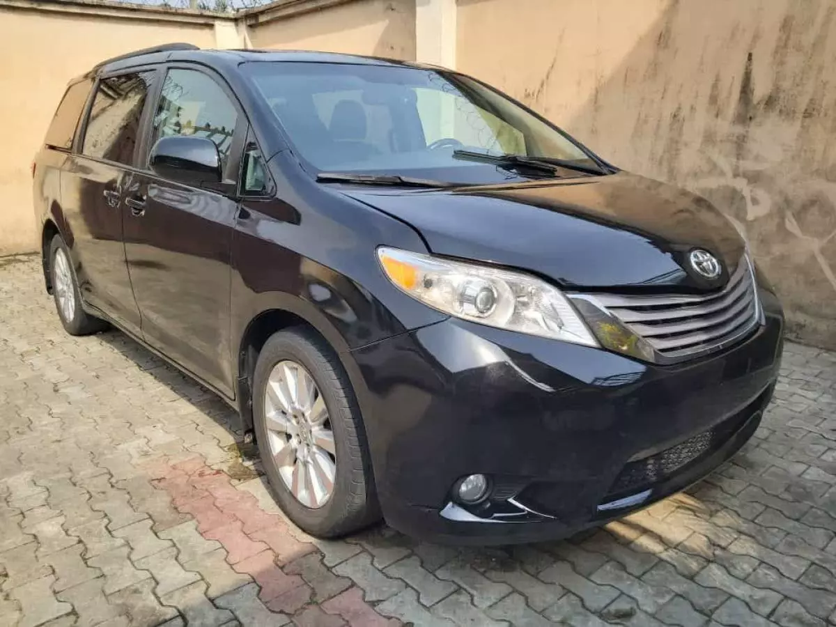 Toyota Sienna   - 2015