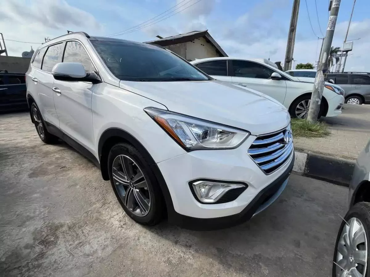 Hyundai Santa Fe   - 2015