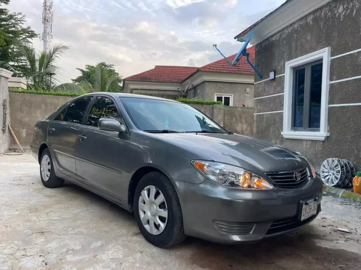 Toyota Camry   - 2006