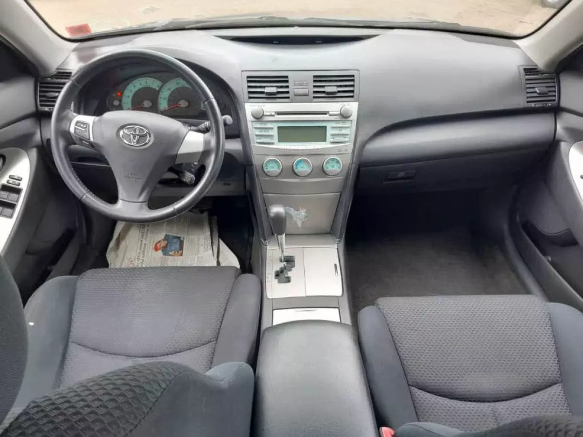 Toyota Camry   - 2009