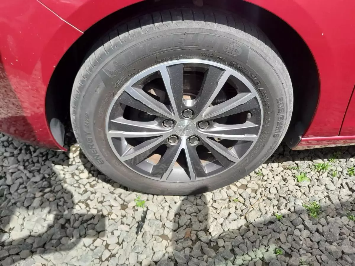 Peugeot 308 - 2015