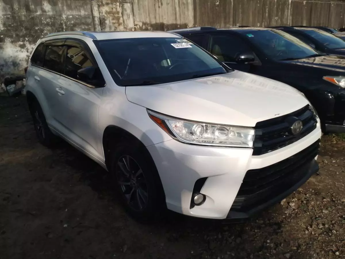 Toyota Highlander   - 2017