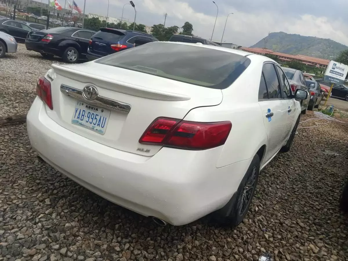 Toyota Camry   - 2010