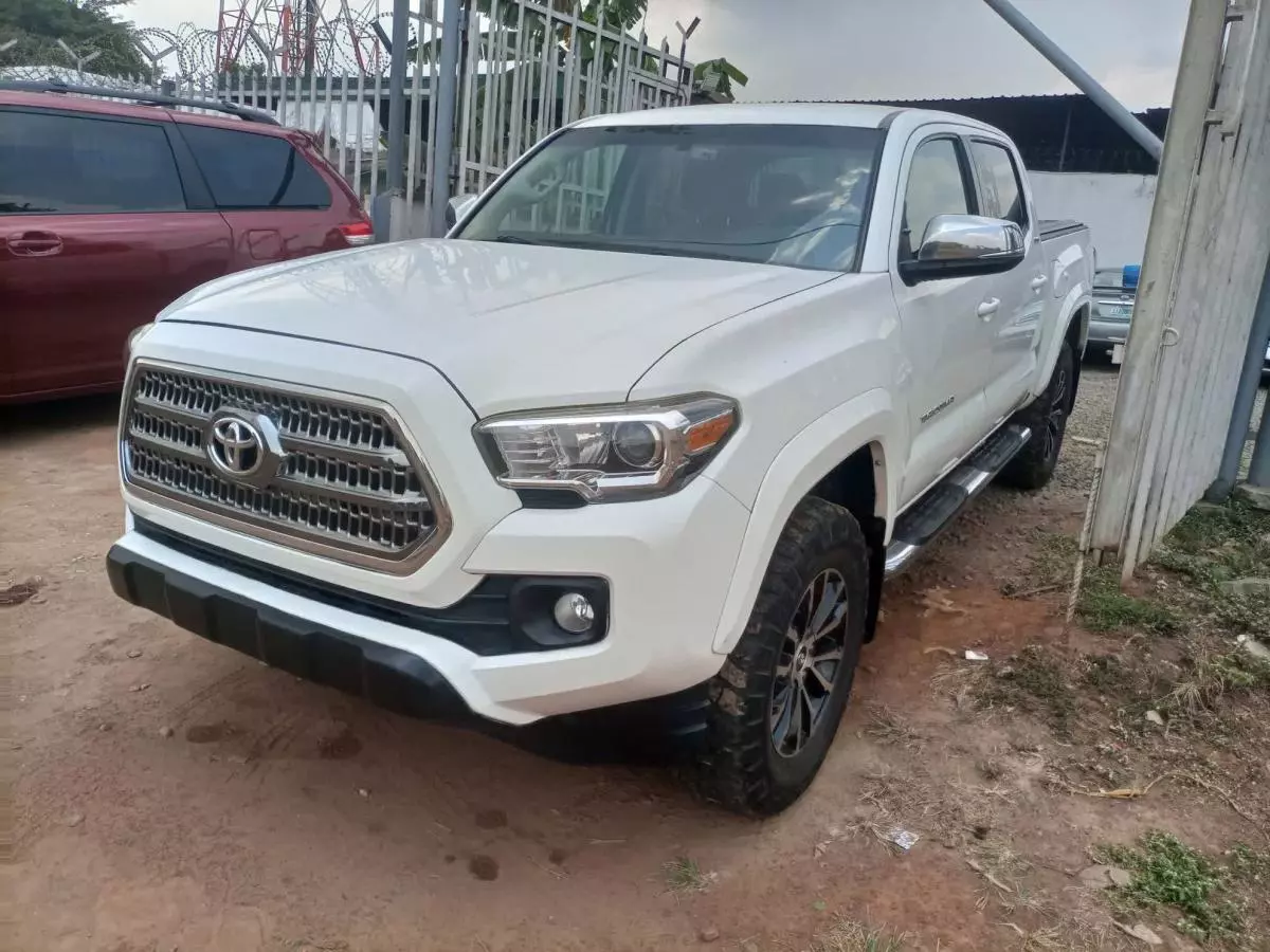 Toyota Tacoma - 2017