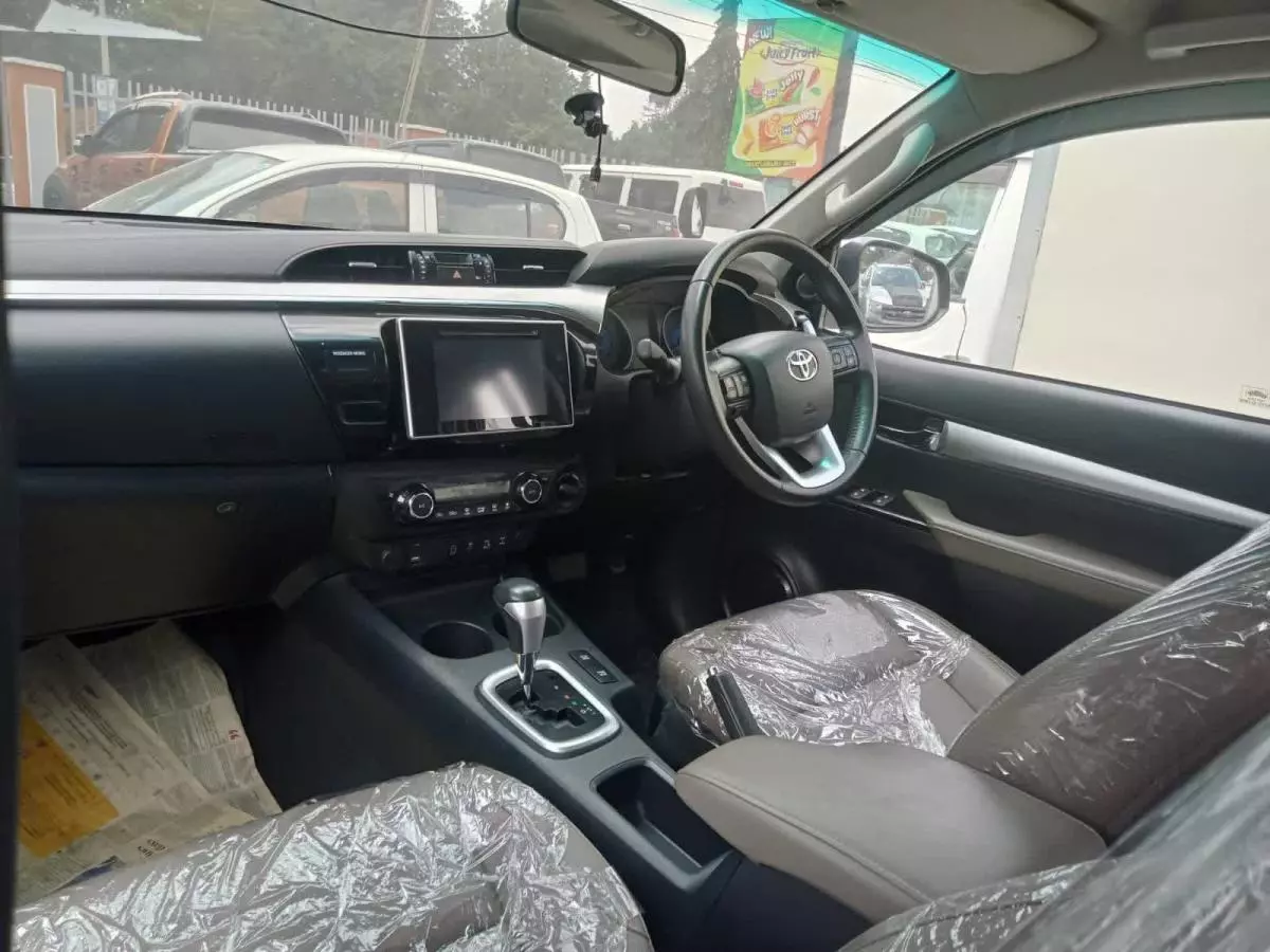 Toyota Hilux Revo    - 2015
