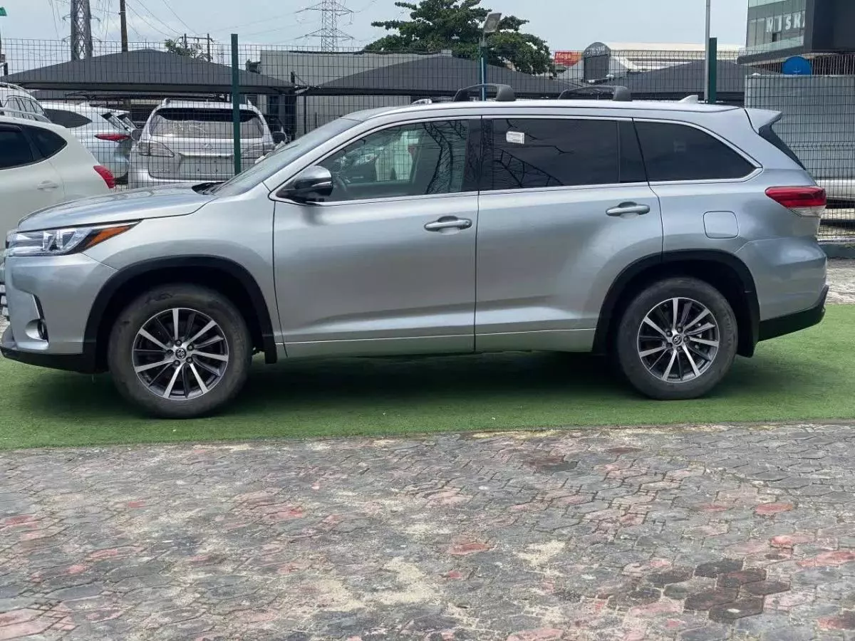 Toyota Highlander   - 2017