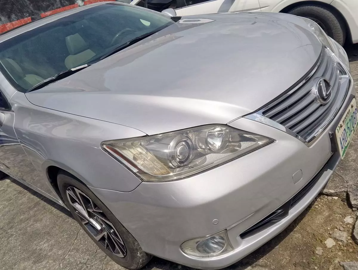 Lexus ES 350   - 2011