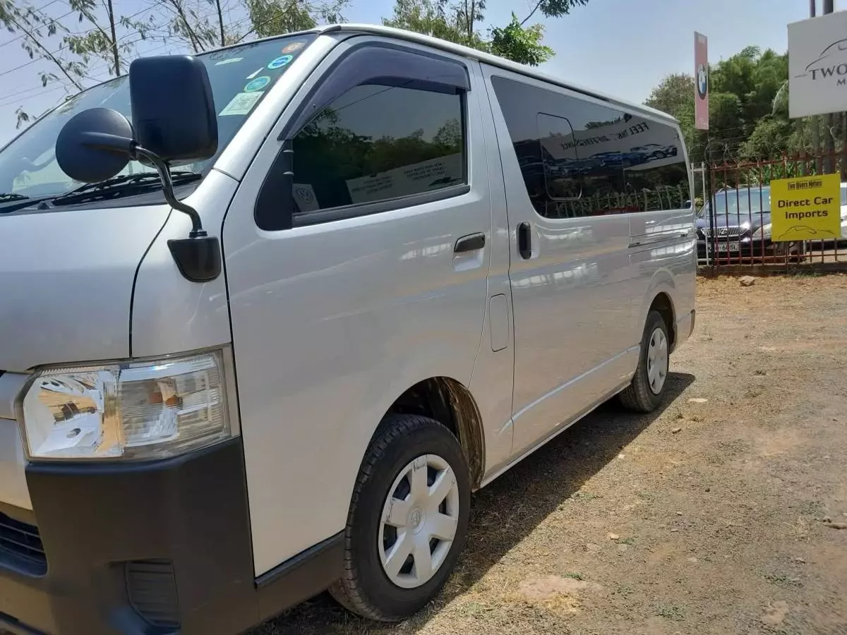 Toyota Hiace - 2015