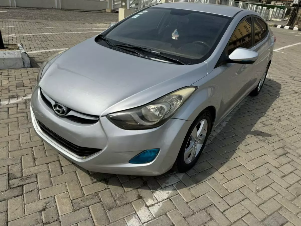 Hyundai Elantra   - 2013