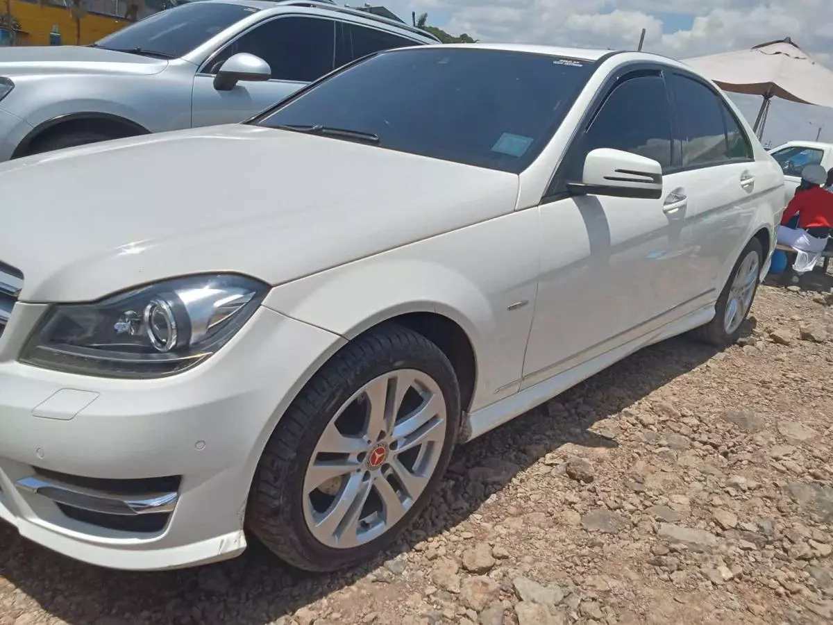 Mercedes-Benz C 200   - 2012