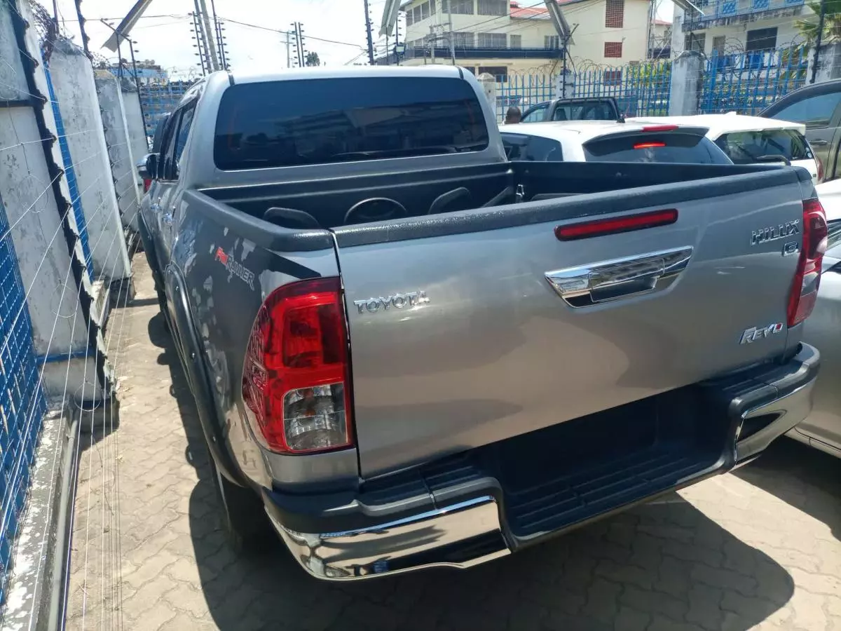 Toyota Hilux Revo  - 2016
