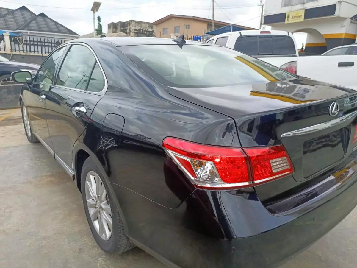 Lexus ES 350   - 2012