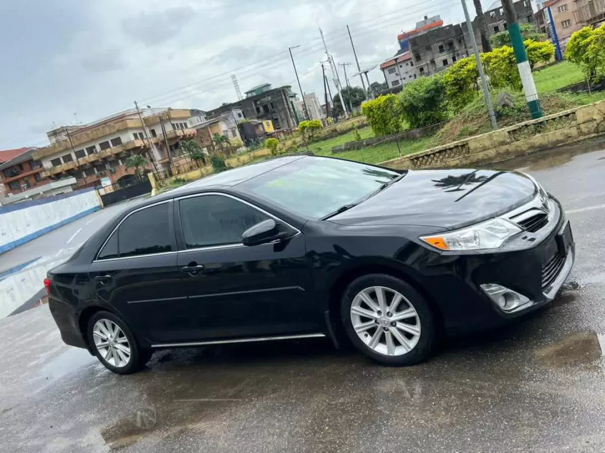 Toyota Camry   - 2012