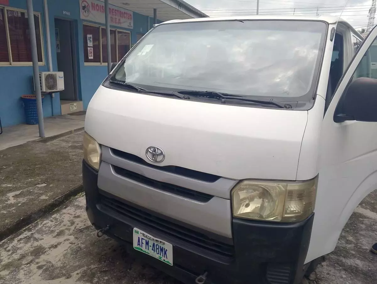 Toyota Hiace   - 2012