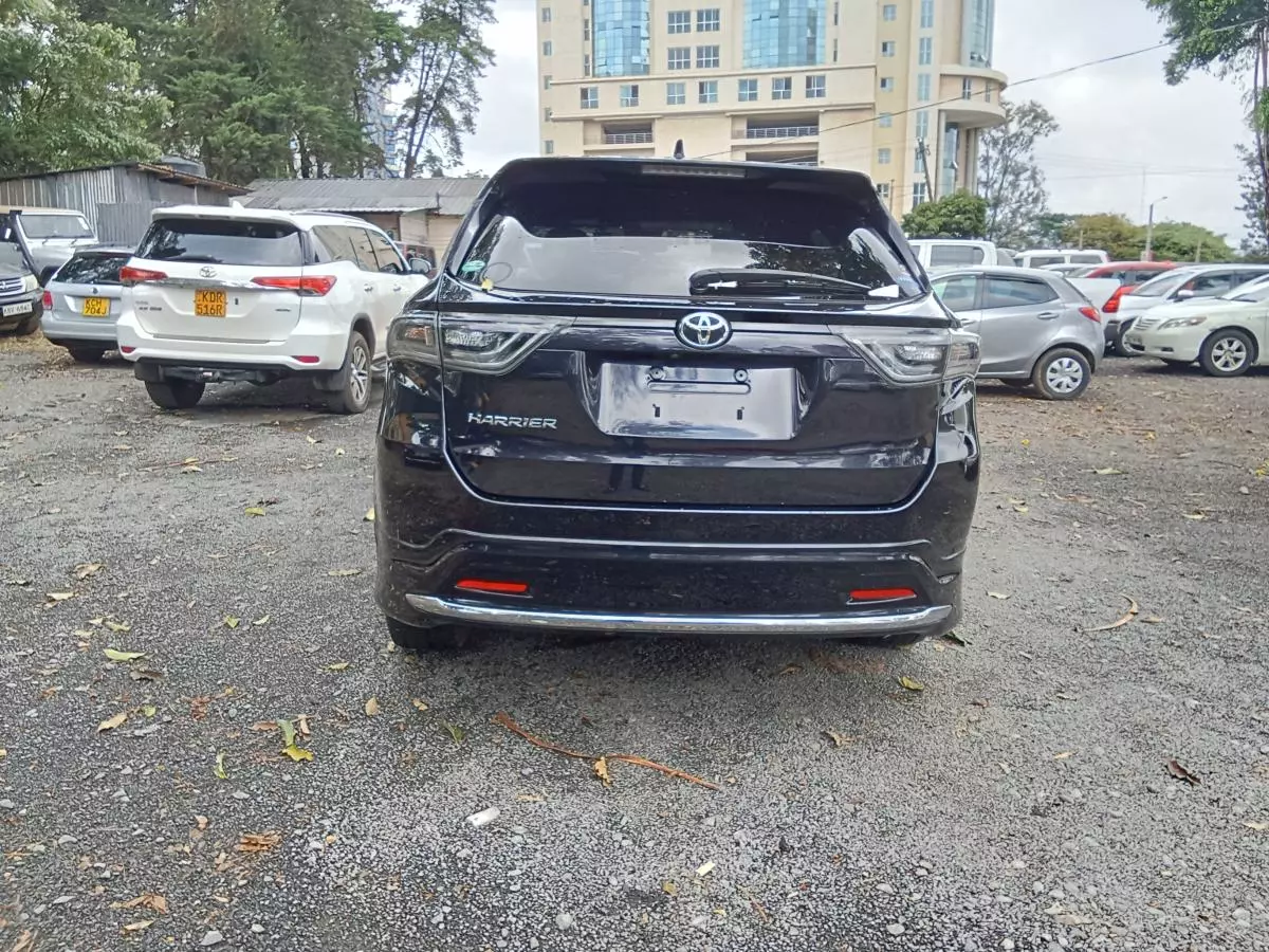 Toyota Harrier   - 2017