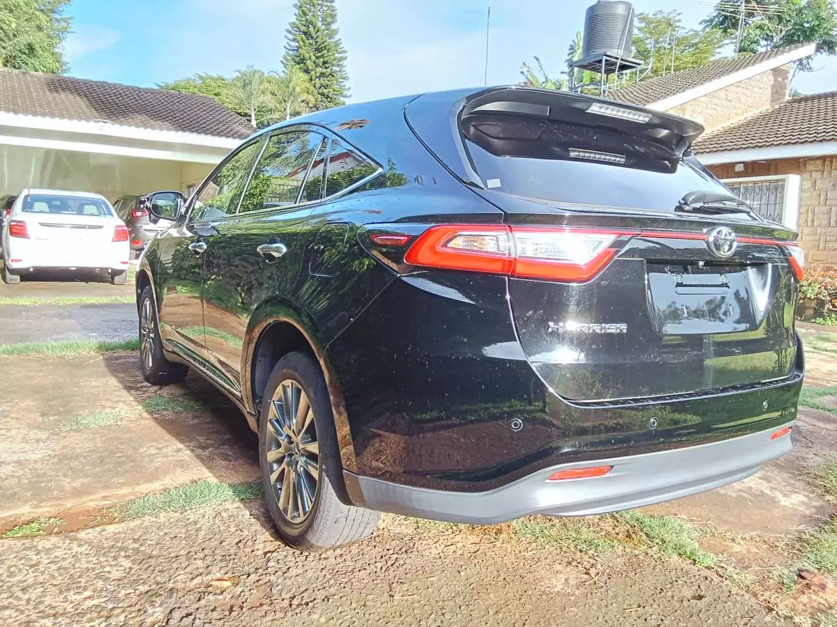 Toyota Harrier   - 2017