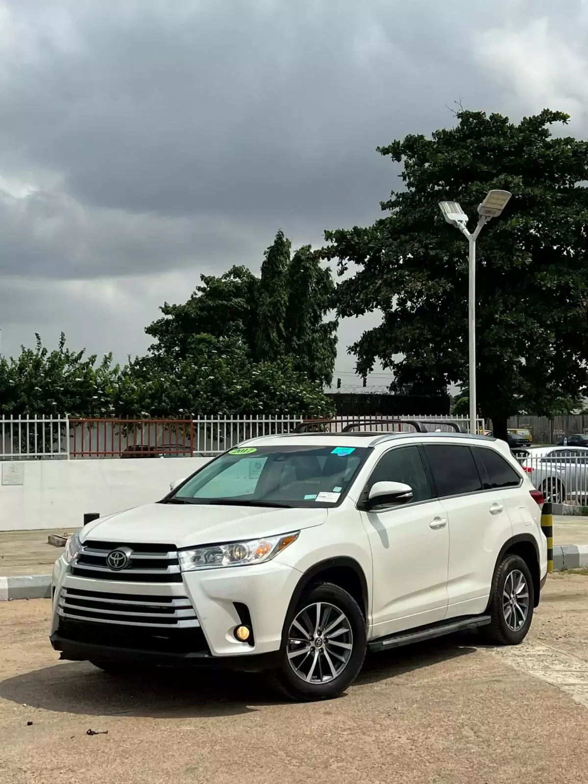 Toyota Highlander   - 2017