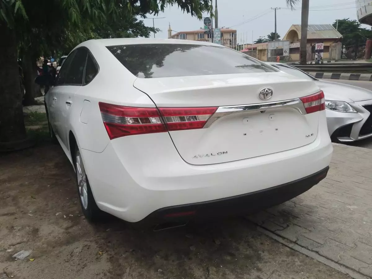 Toyota Avalon   - 2014