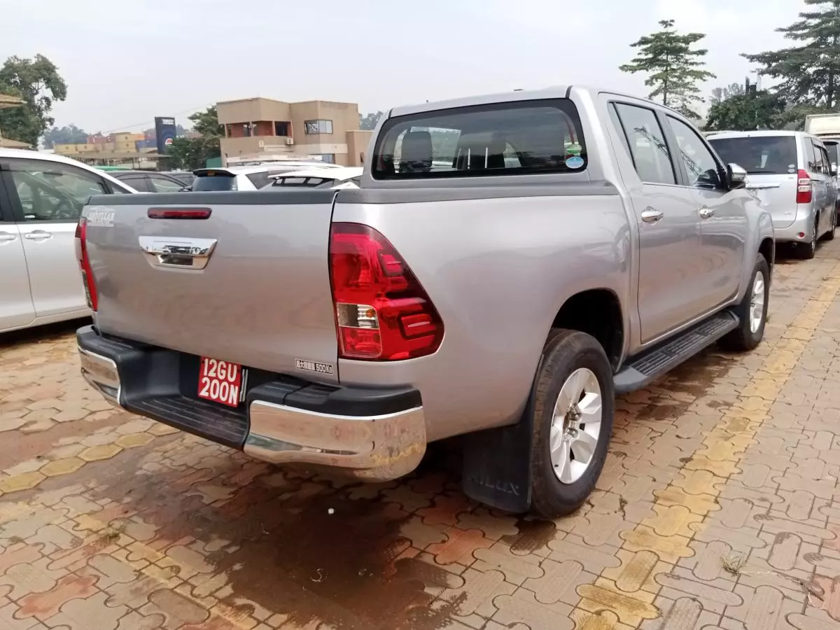 Toyota Hilux   - 2016