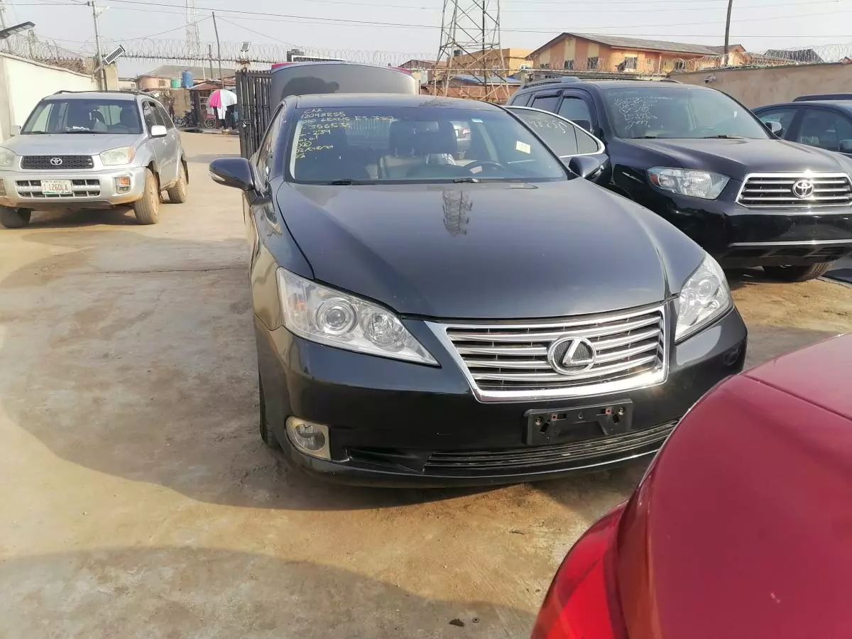 Lexus ES 350   - 2010