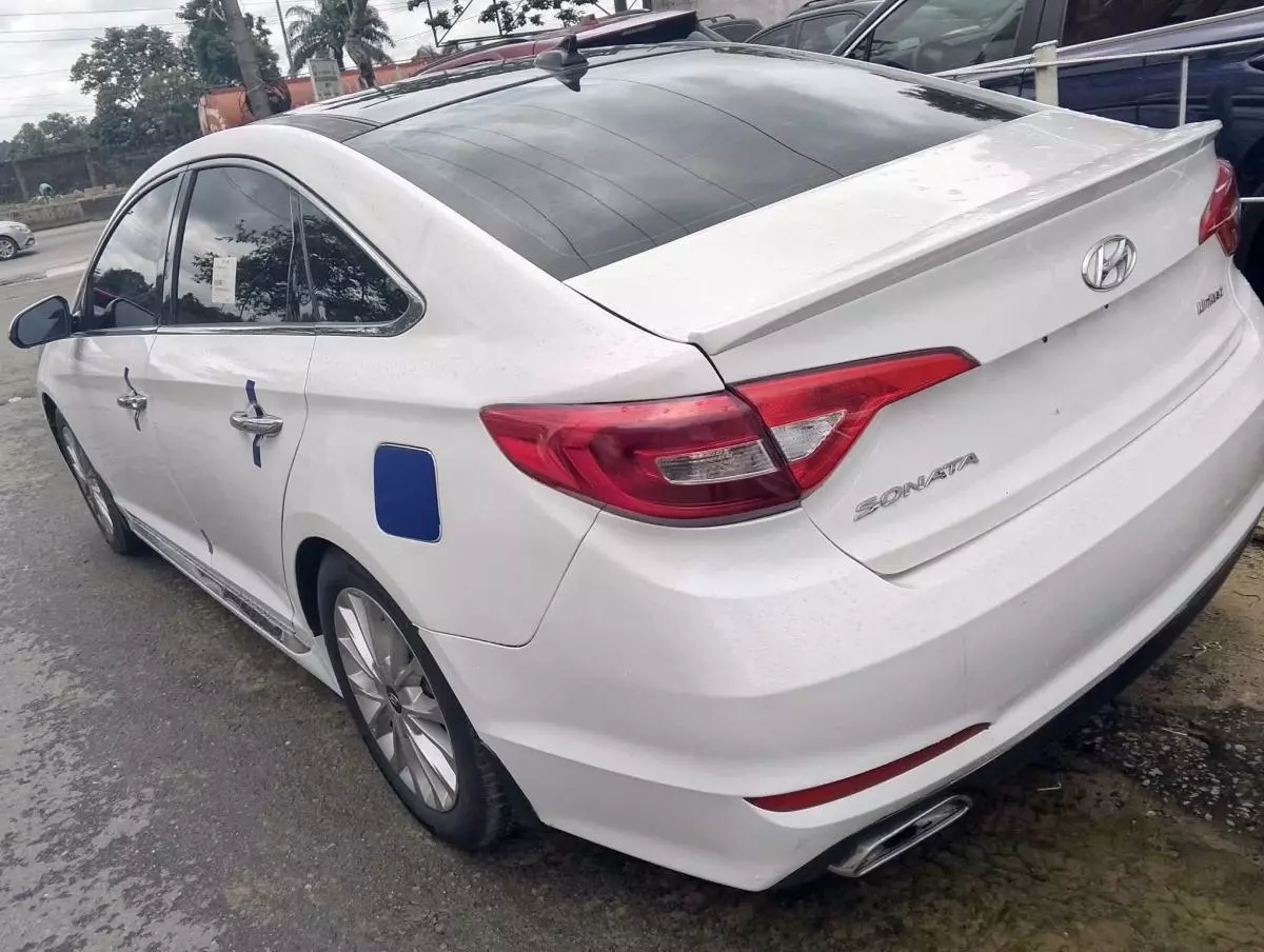 Hyundai Sonata   - 2015