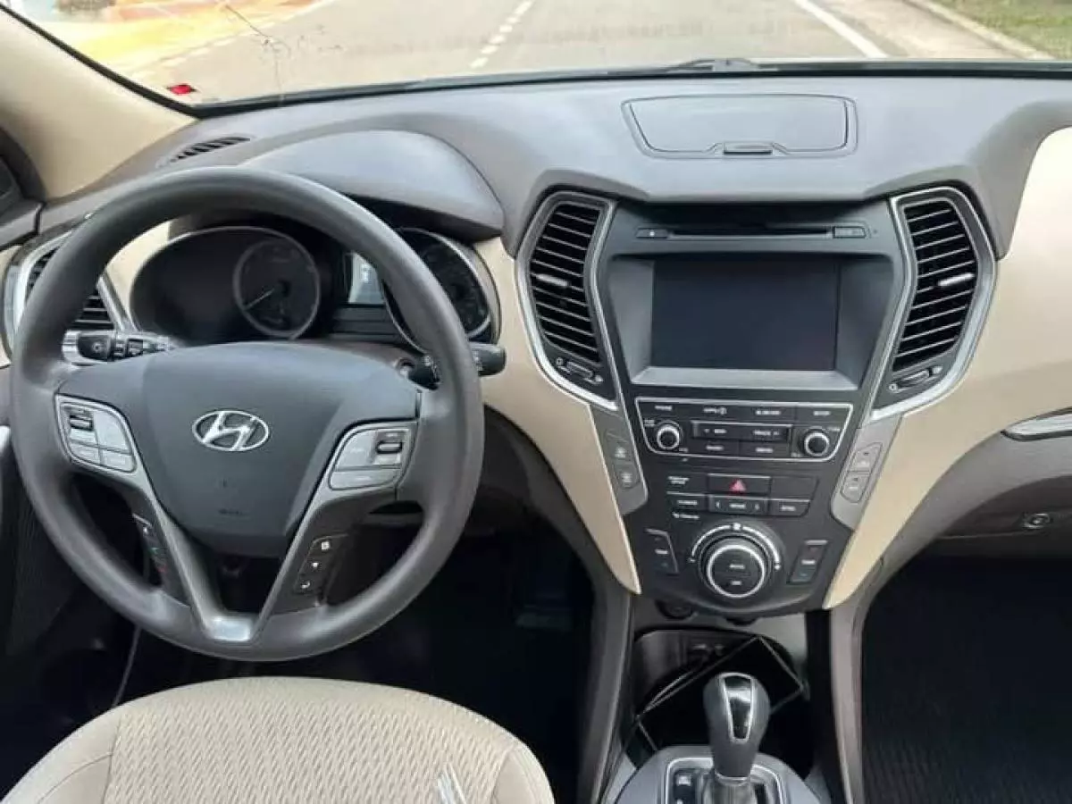 Hyundai Santa Fe   - 2017