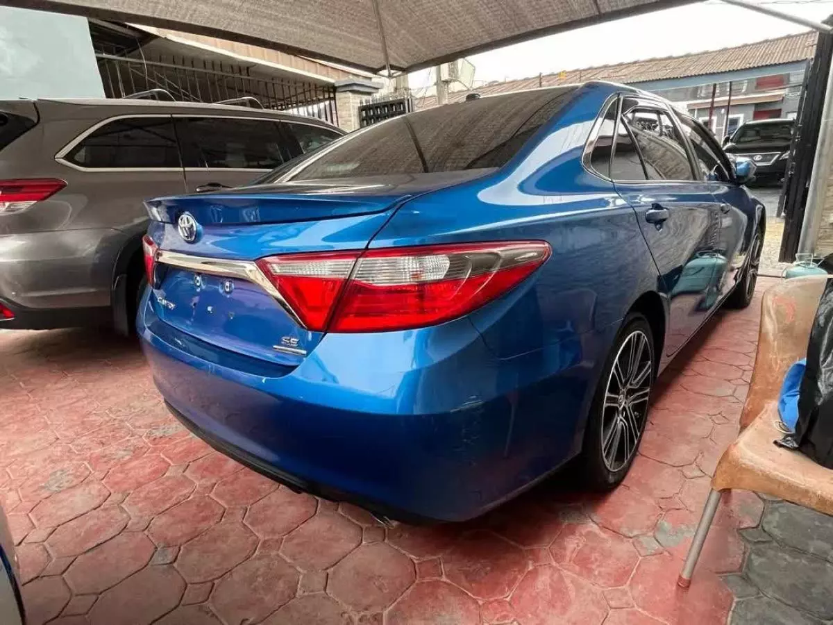 Toyota Camry   - 2016