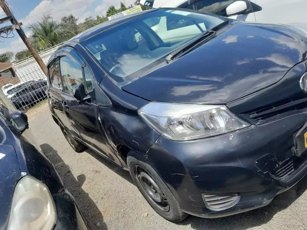 Toyota Vitz   - 2012