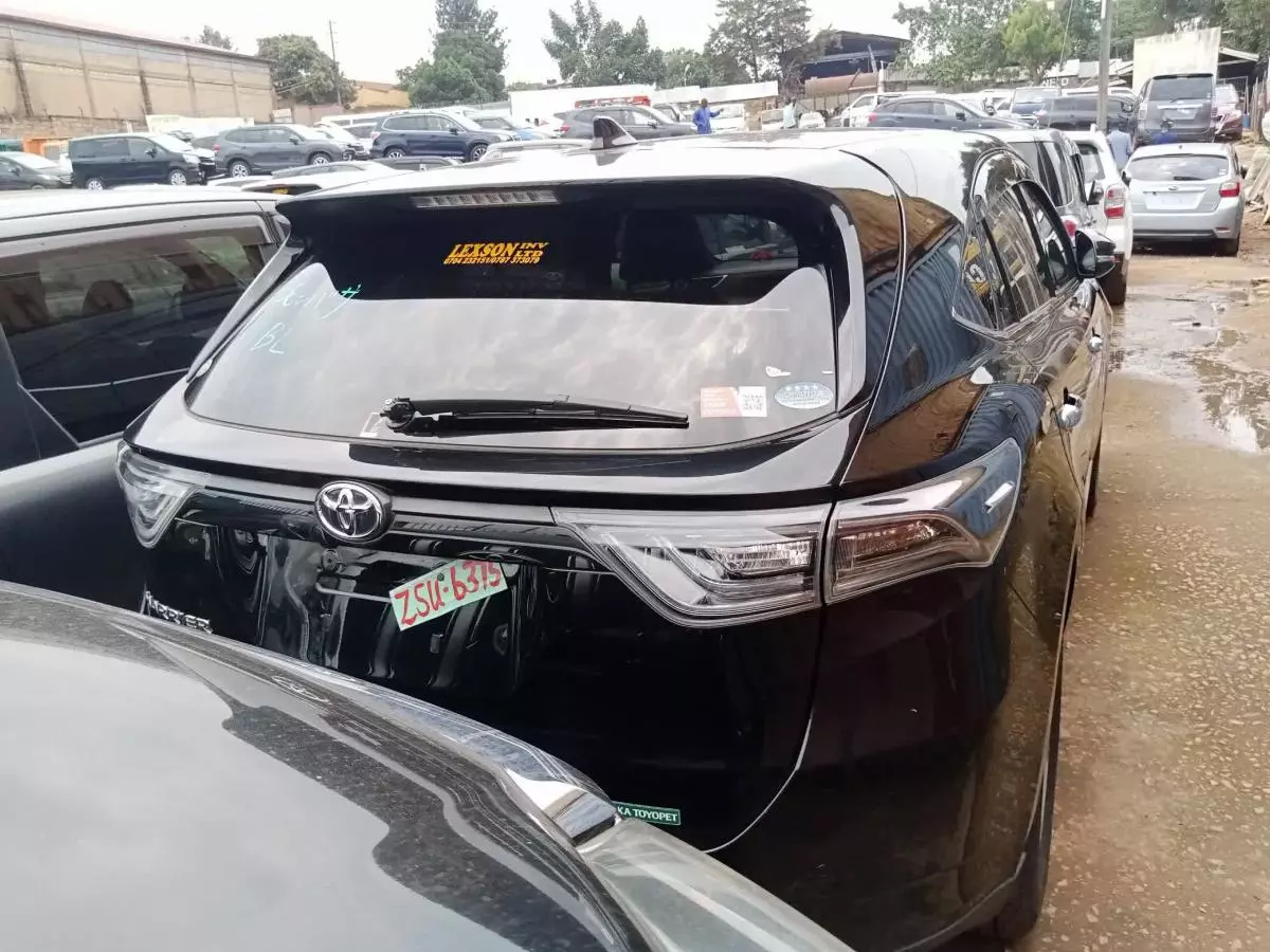 Toyota Harrier   - 2015