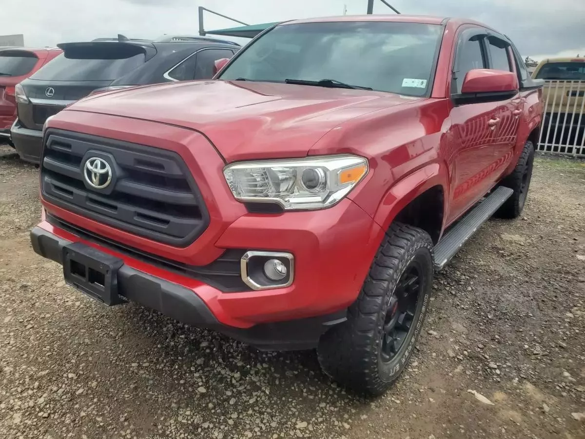 Toyota Tacoma   - 2017