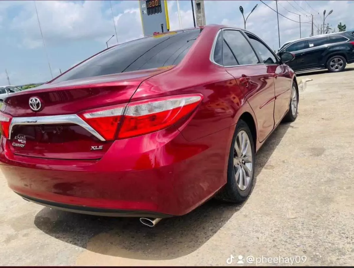 Toyota Camry   - 2016