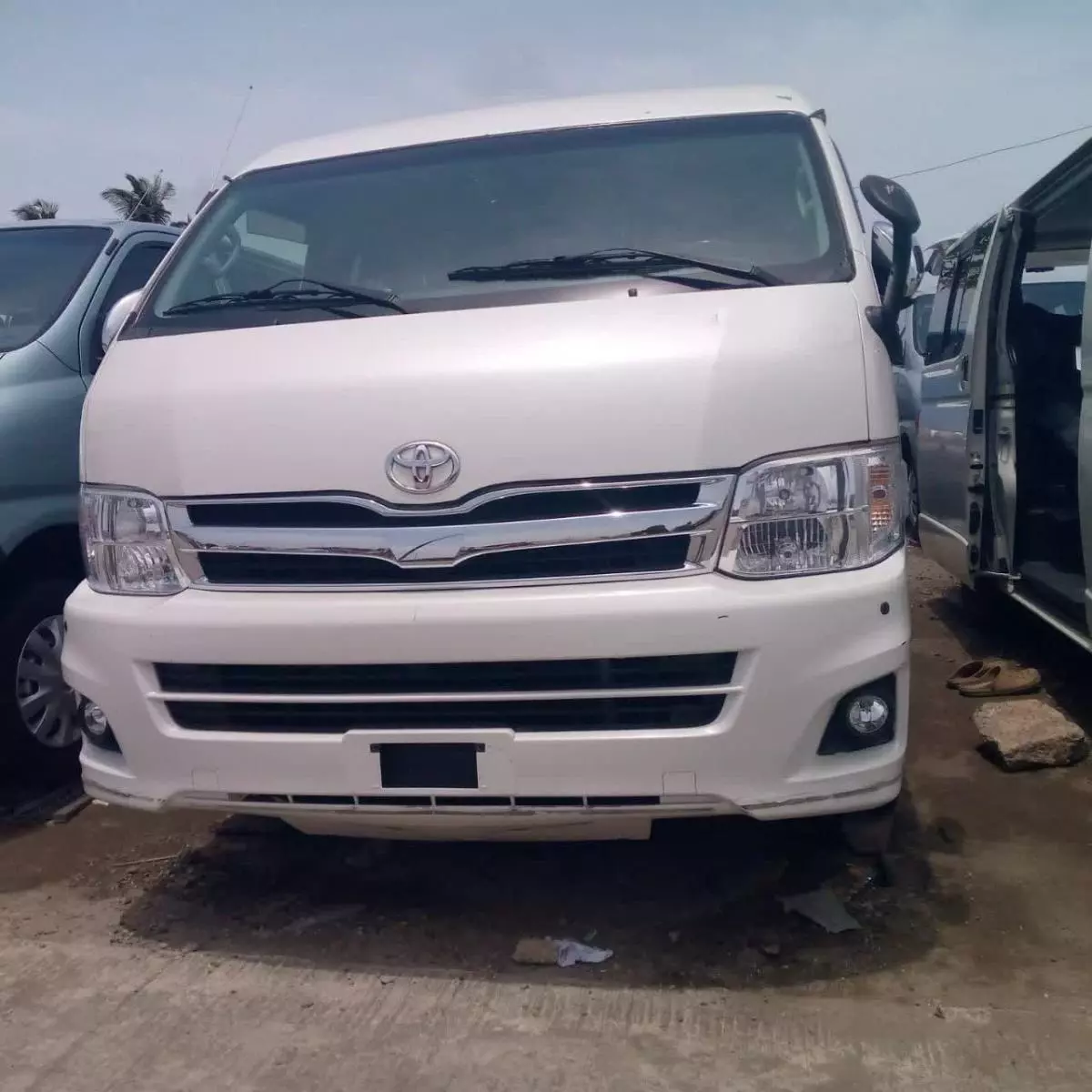 Toyota Hiace   - 2013