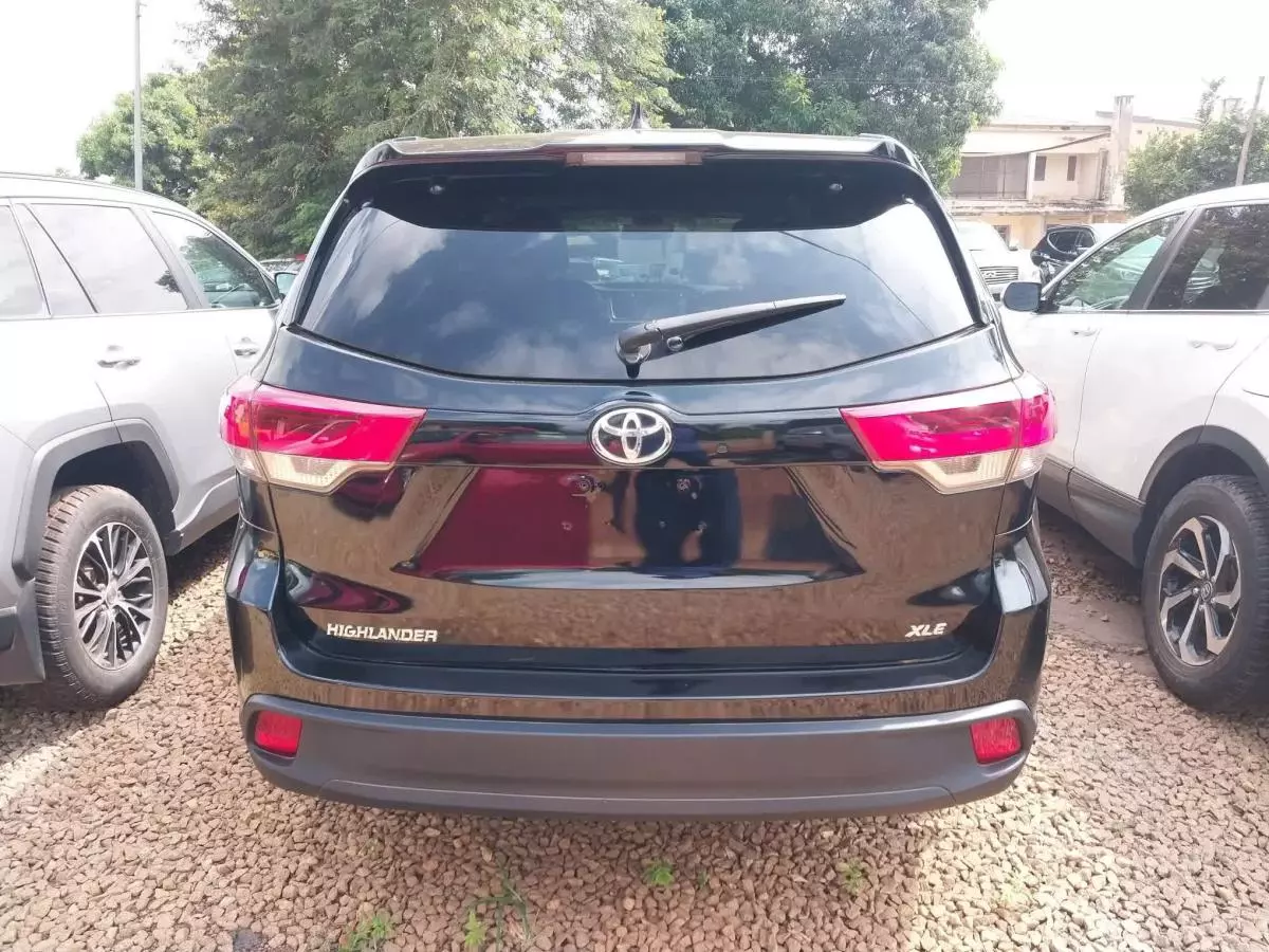 Toyota Highlander   - 2017