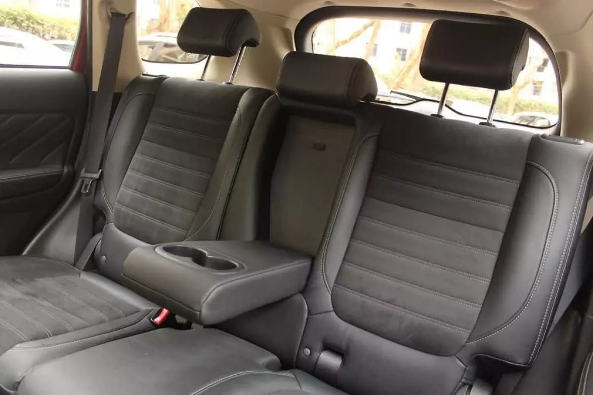 Mitsubishi Outlander hybrid  - 2016
