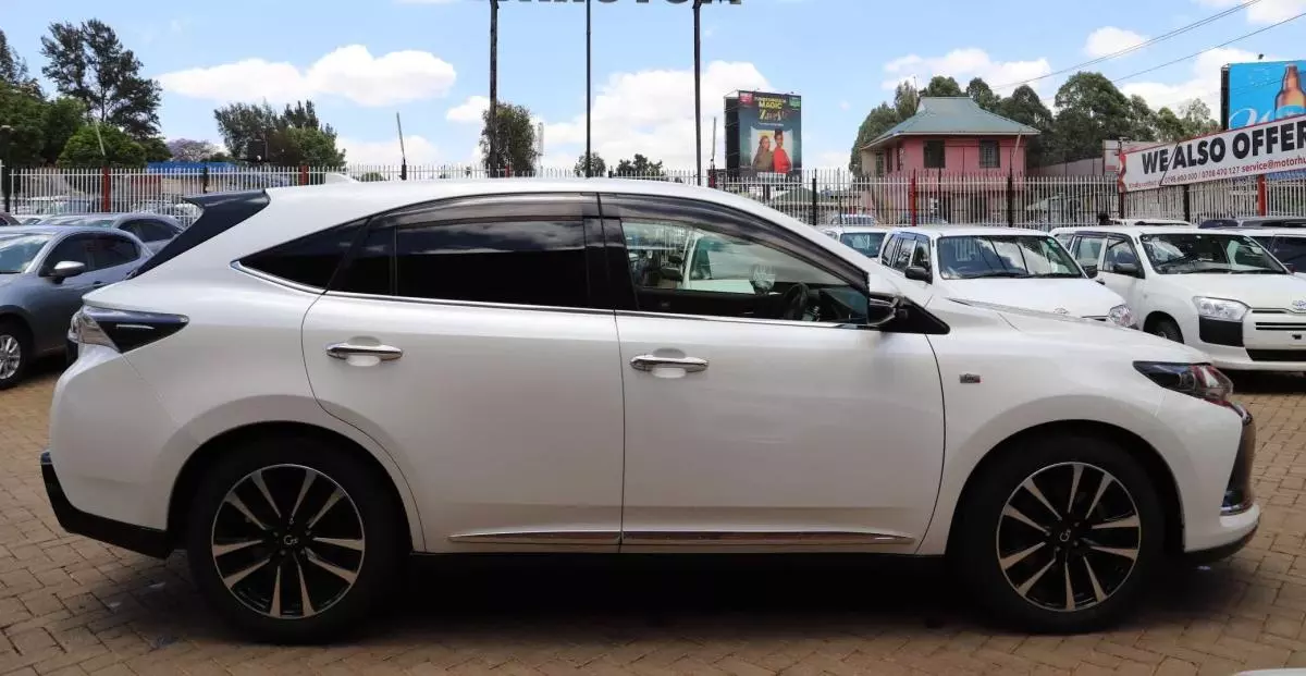 Toyota Harrier   - 2017