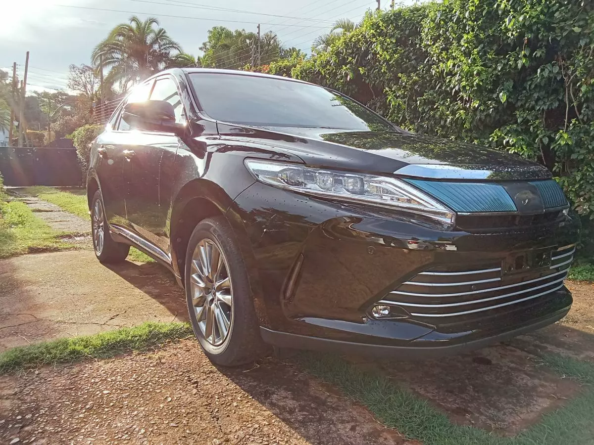 Toyota Harrier   - 2017