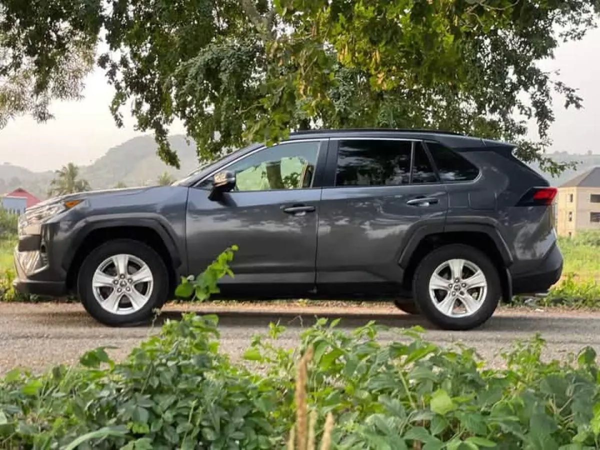 Toyota RAV 4   - 2019