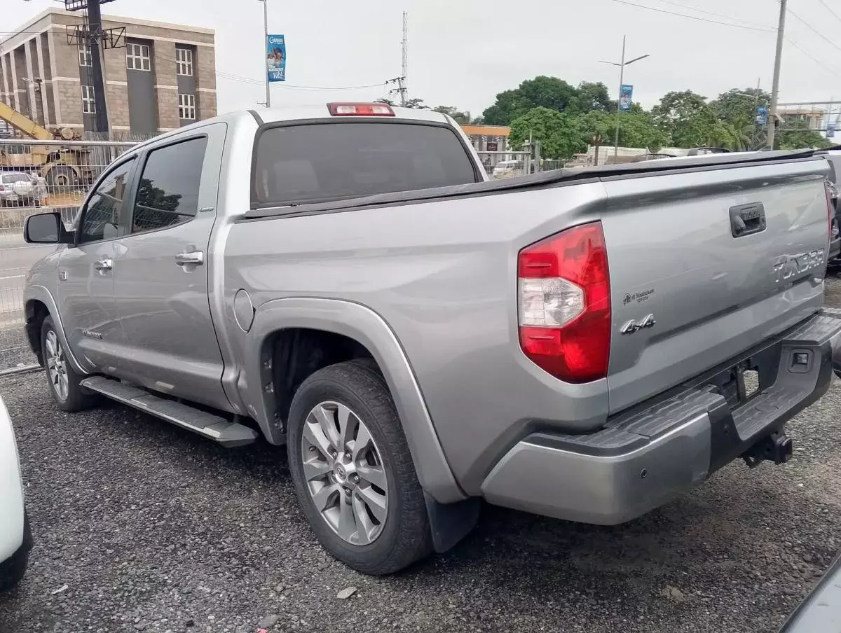 Toyota Tundra   - 2017