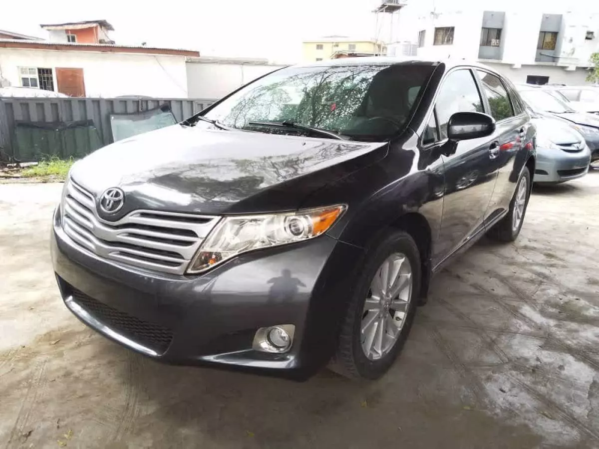 Toyota Venza   - 2011