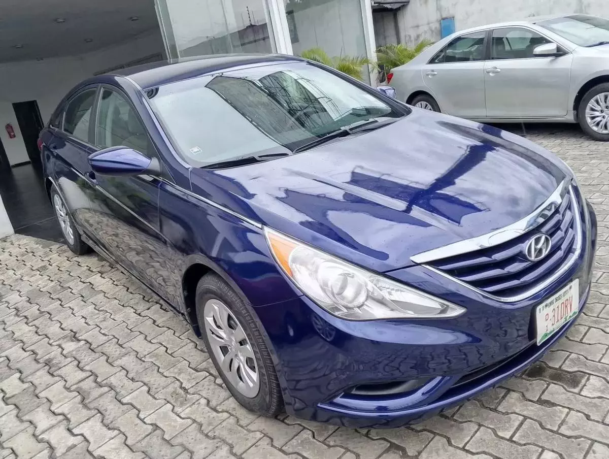 Hyundai Sonata   - 2012